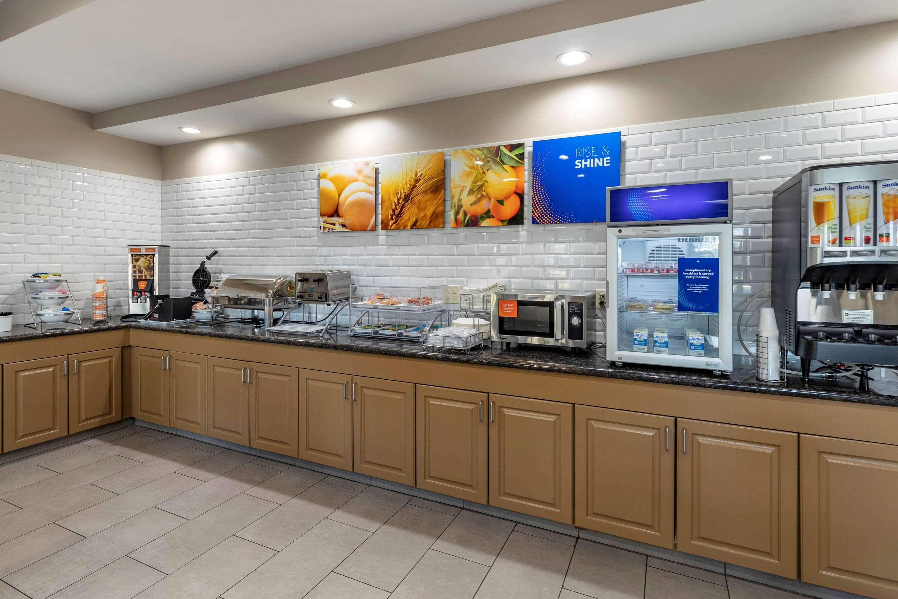Comfort Inn & Suites High Point - Archdale Bagian luar foto